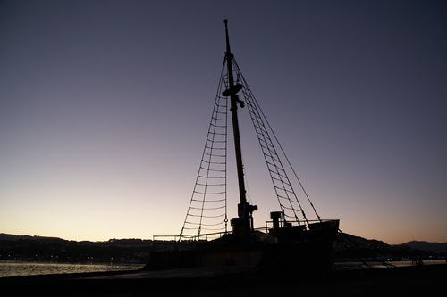 The mast and rigging of the boat